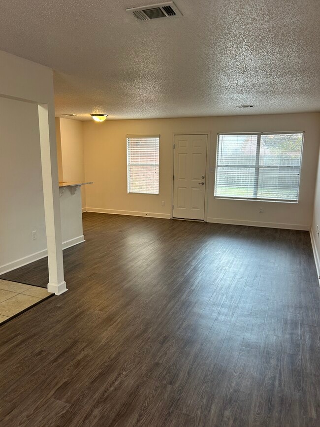 Building Photo - 67 Voda Ct