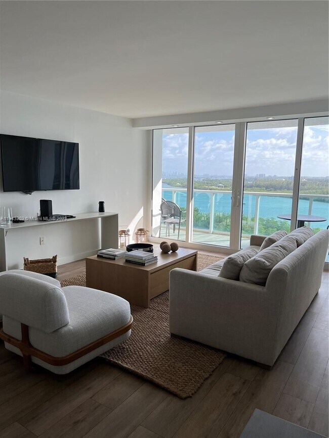 Foto del edificio - 100 Bayview Dr
