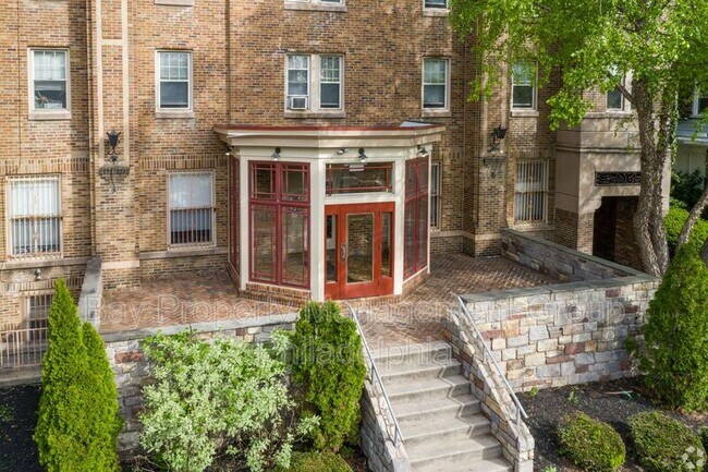 Photo - 2809 W Queen Ln Apartment