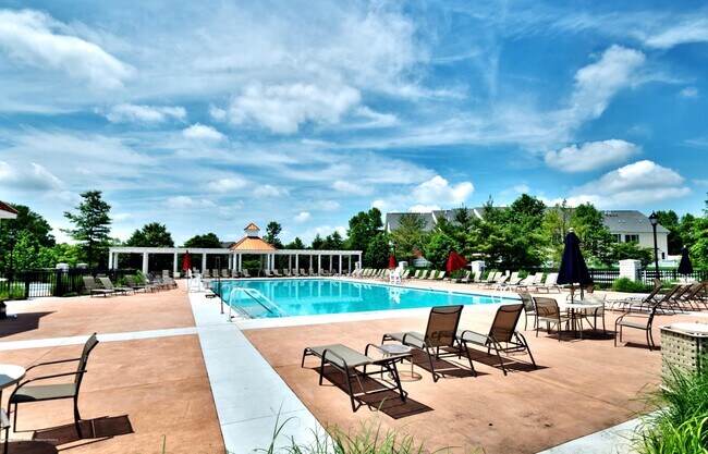 Foto del edificio - 45 Fells Dr