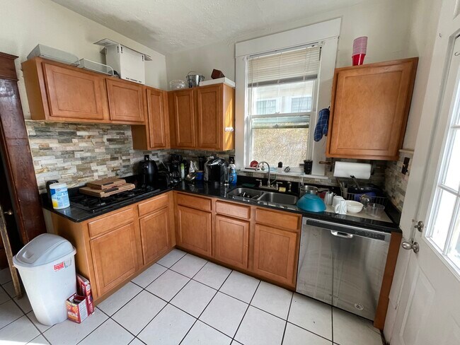 Foto del edificio - 207 E Oakland Ave