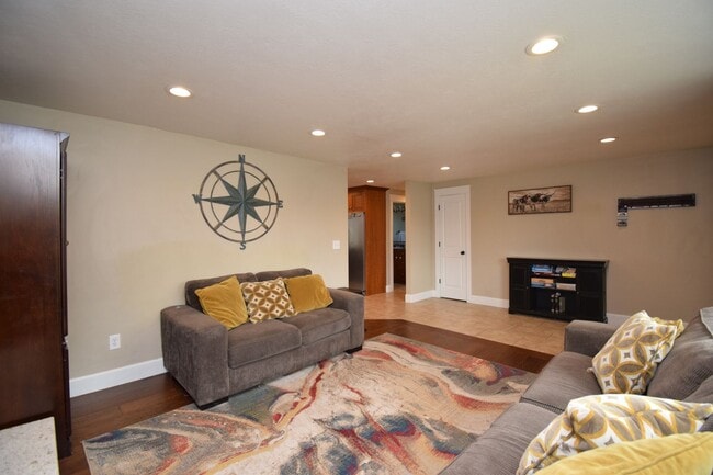 Building Photo - Updated 5 Bed West Valley Gem with Great Layout & Outdoor Living Space!!