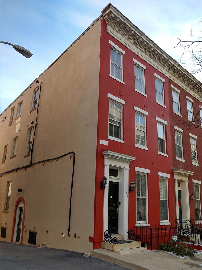 Building Photo - 131 C St SE