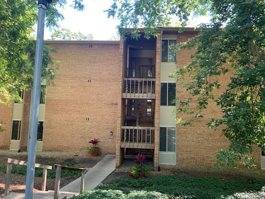 Primary Photo - 6017 Forest View Rd