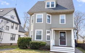 Building Photo - 368 Pleasant St