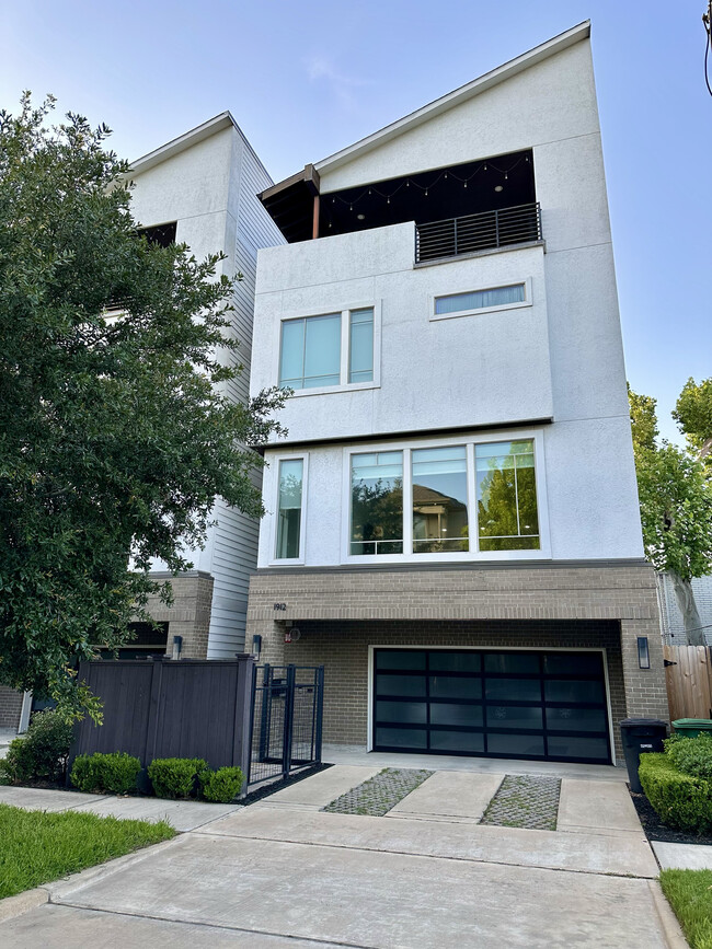 Front Exterior - 1912 Maryland St