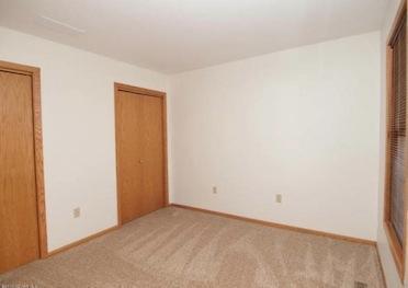 Building Photo - Conveniently located 2 bedroom one-level t...