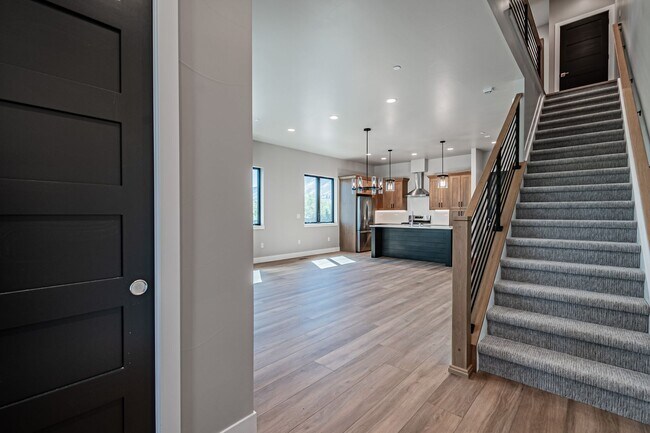Building Photo - LUX 4BD, 4BA New Build Home in Golden with...