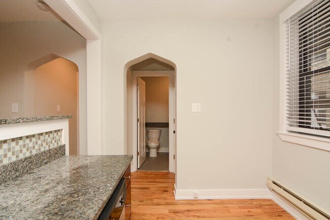Foto del edificio - 4420 N Wolcott Ave