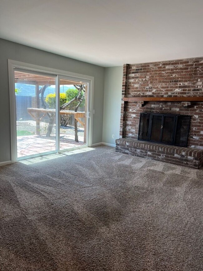Building Photo - Updated California Living!