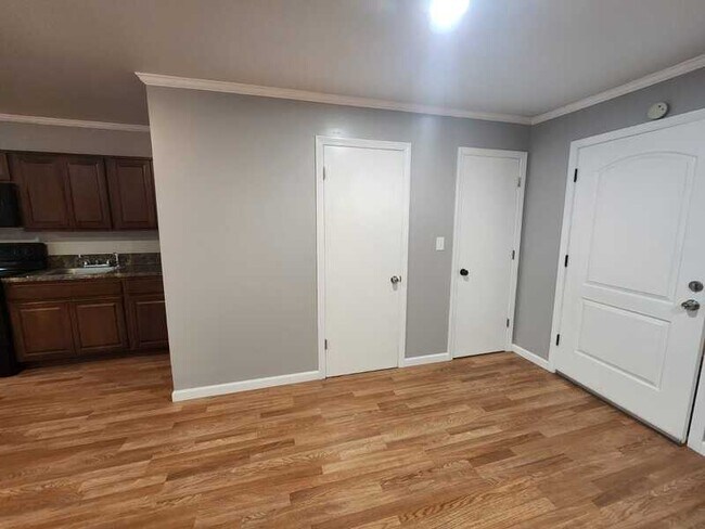 Building Photo - 2854 W Sylvania Ave