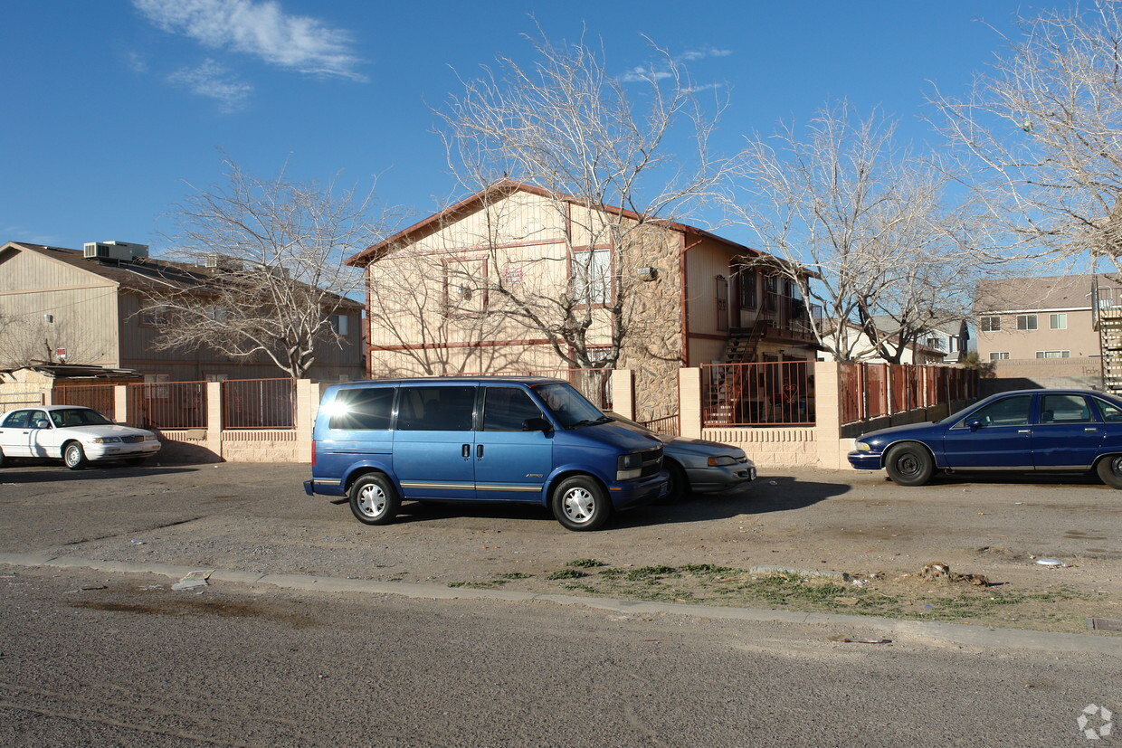 Building Photo - Kell Estates