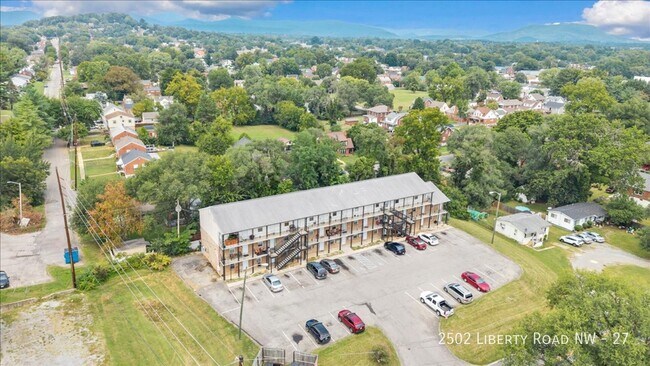 Foto del edificio - 2502 Liberty Rd NW
