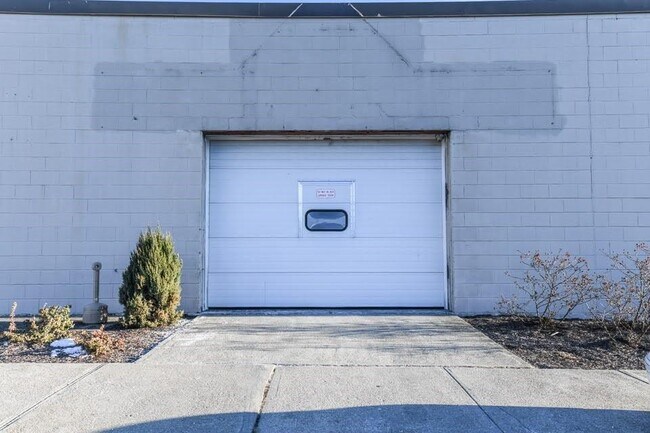 Building Photo - 1340 Hartford Ave