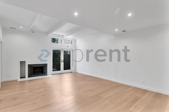 Building Photo - 1242 Francisco St