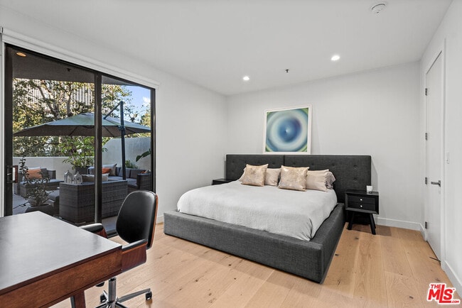 Foto del edificio - 2102 Century Park Ln