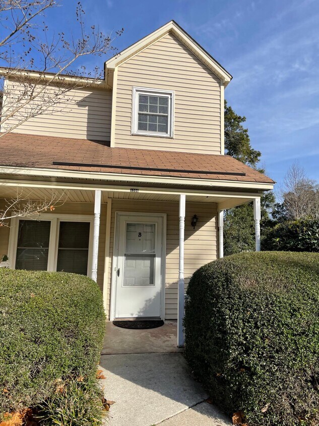 Primary Photo - 1206 Meadow Park Ln