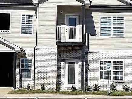 Primary Photo - 813 Brush Crk St