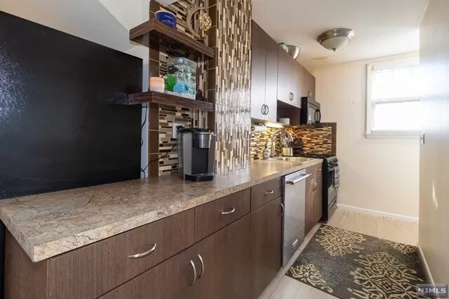 Kitchen - 41 Bergen Blvd