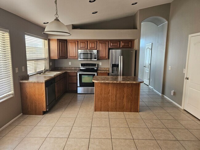 Building Photo - nice 3 b 2 bth home