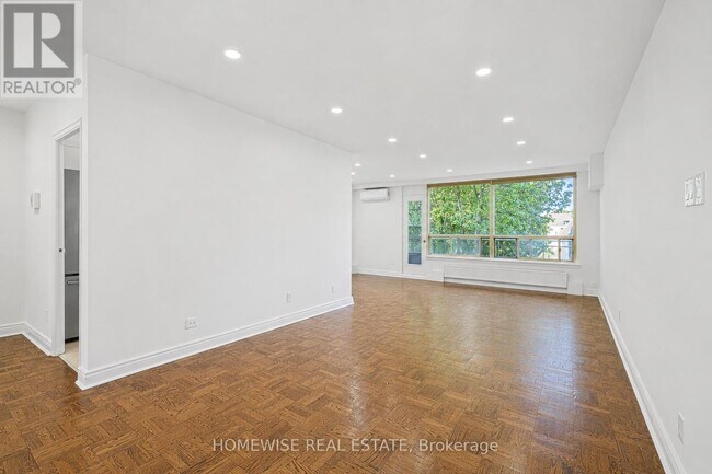 Building Photo - 2500 Bathurst St