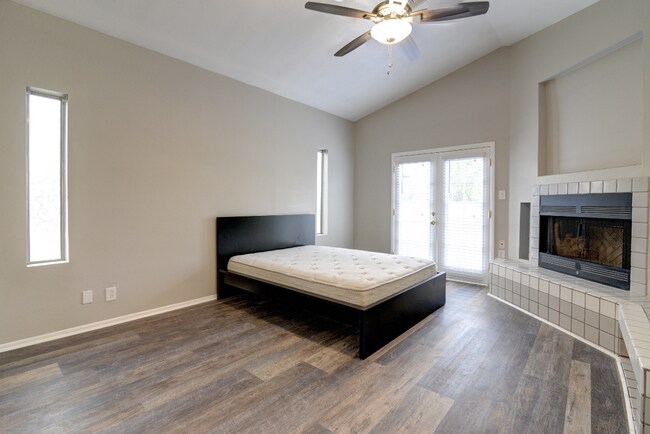 Building Photo - 6 bed 5 bath home near ASU