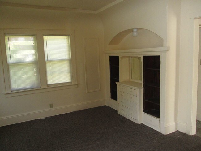 Building Photo - 3629 W. Clarke Street - 3 Bedroom Home