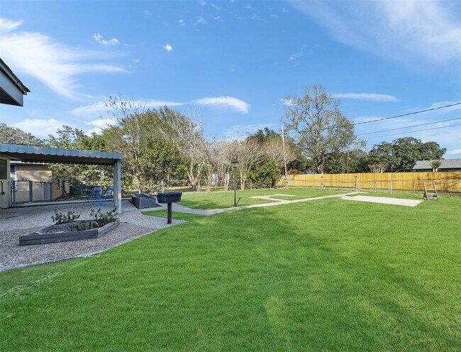 Building Photo - 1815 George St