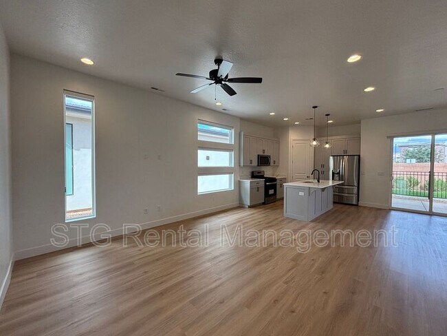 Building Photo - 2963 E Snowberry Dr