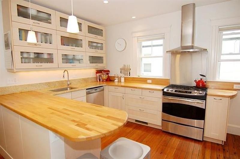 Primary Photo - 425 Medford St