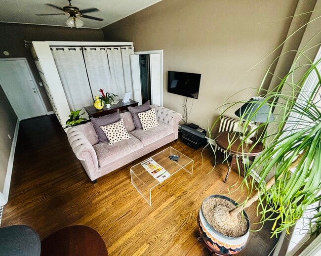 Building Photo - 800 E Ocean Blvd