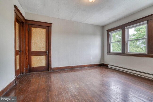 Building Photo - 2914 Bayonne Ave