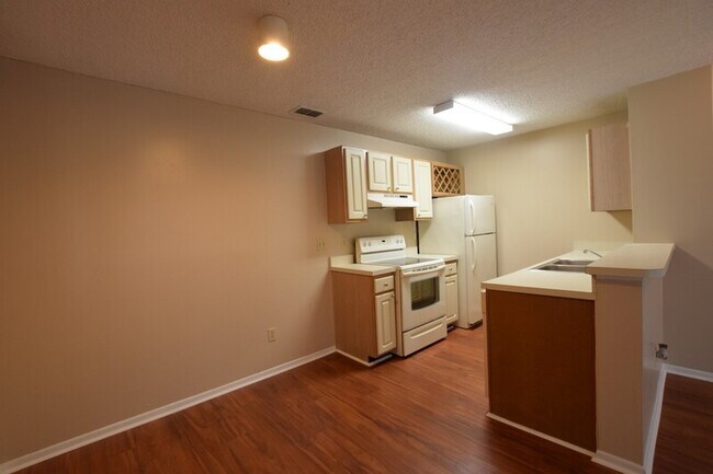 Building Photo - 2549 Grassy Point Dr