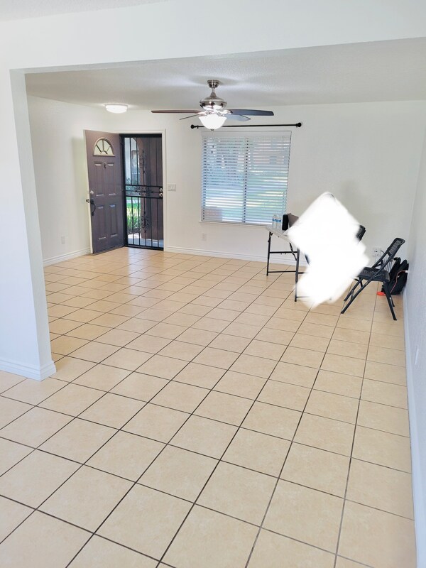Foto del edificio - 5145 E Lane Ave