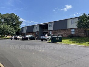Building Photo - 209 Apache Dr