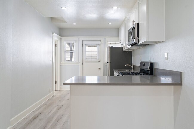 Foto del edificio - 1819 E 7th St