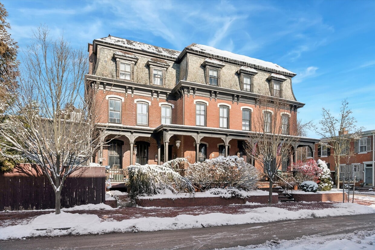 Building Photo - 201 W Barnard St