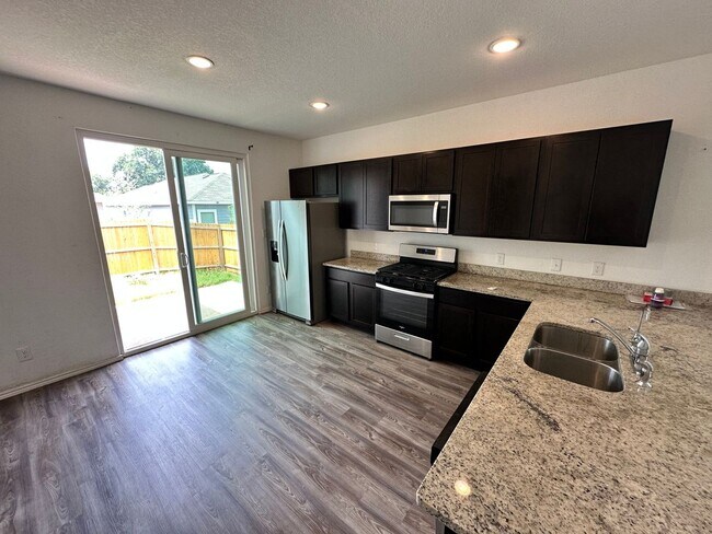 Foto del edificio - 3 Bedroom Single Family Home in San Antonio
