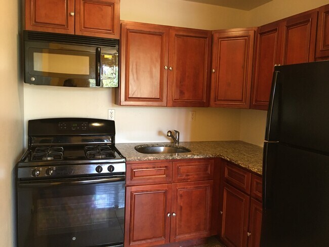 kitchen - 5250 Post Rd
