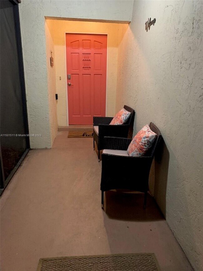 Foto del edificio - 132 Hallmark Ave