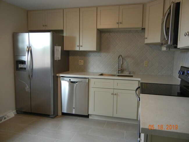 Building Photo - 1438 Hover St