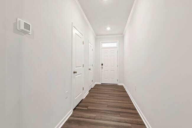 Foto del edificio - Bright & Beautiful! Modern 3-Bedroom Townh...