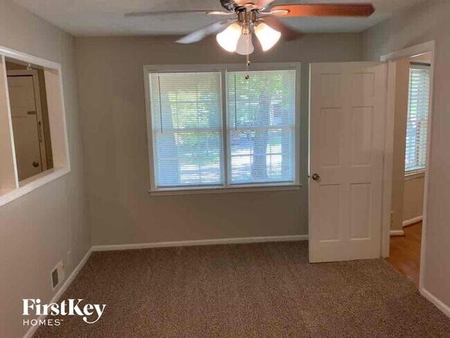 Building Photo - 557 Rock Shadow Ct