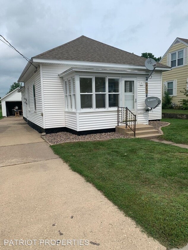 2 br, 1 bath House 423 W Monowau St House Rental in Tomah, WI