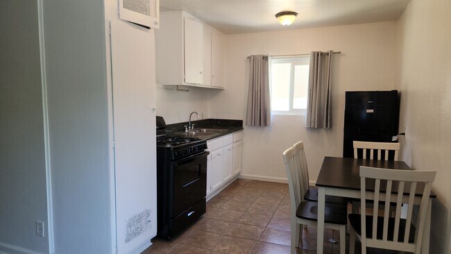 Foto del edificio - 1262 W 24th St