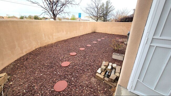 Foto del edificio - Great Near North Valley Home! No carpet! O...