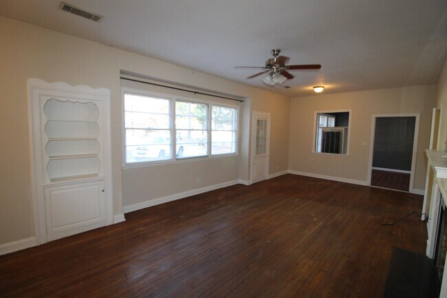 Foto del edificio - 320 E Grady St