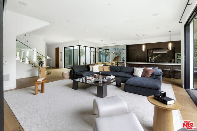 Foto del edificio - 14657 Addison St