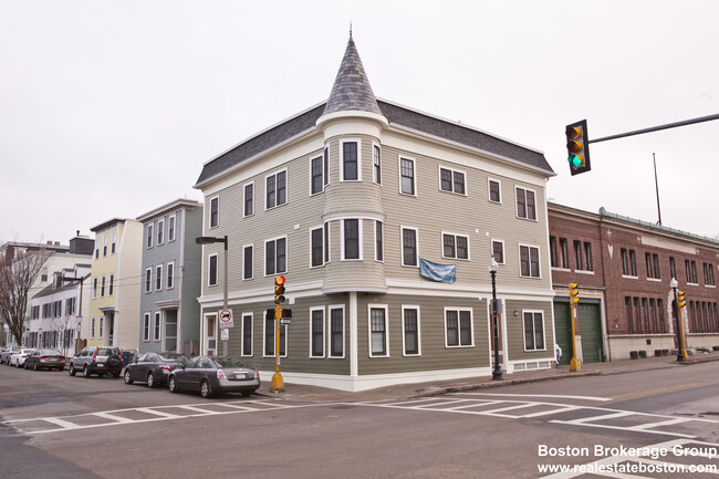 Foto del edificio - 195 W 3rd St