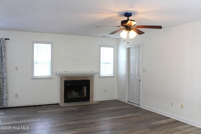 Building Photo - 209 Quarter Horse Ln